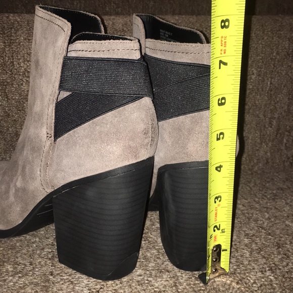 NWT Kenneth Cole Genuine Suede Booties - Picture 5 of 8